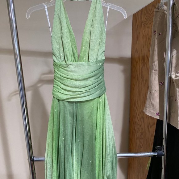 Beautiful green gress - Picture 1 of 4